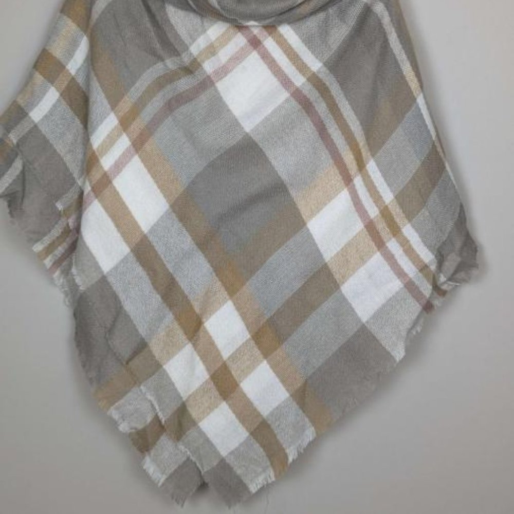 Accessory st New York Woman's Shaw/Poncho Size = One Size - Picture 2 of 4